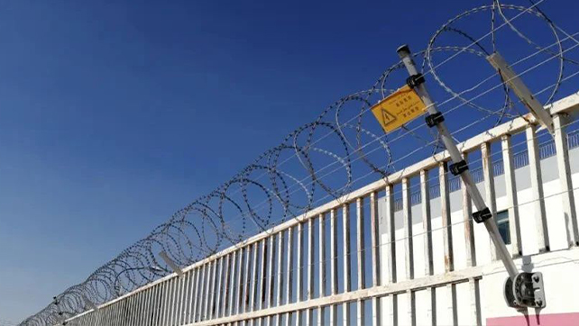 在長(zhǎng)達(dá)10100米戈壁沙漠裝電子圍欄，塔里木油田真的選對(duì)了！