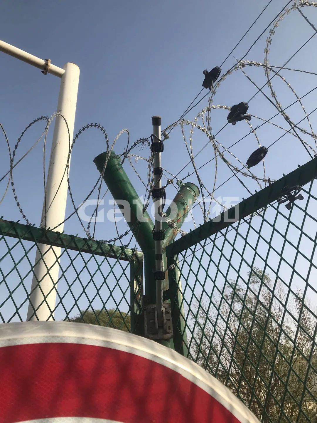 在長(zhǎng)達(dá)10100米戈壁沙漠裝電子圍欄，塔里木油田真的選對(duì)了！(圖12)